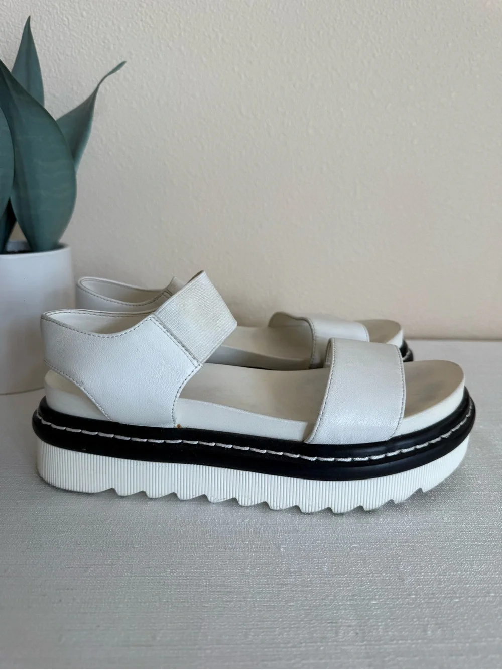 Steve Madden Wendell White Leather Platform Slip On Sandals